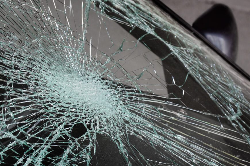 Причины повреждения автомобильных стёкол